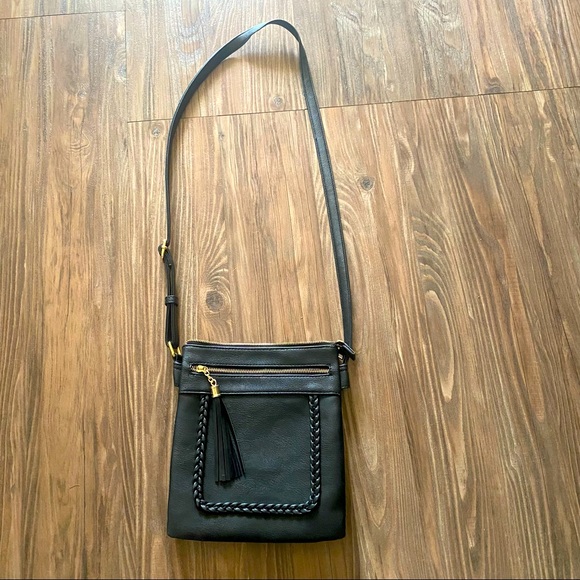 Handbags - 💕Black Crossbody Purse